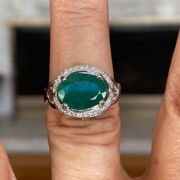 18K Natural 3.18 Carat Emerald & Diamond Ring  $8,848 Replacement Value - Picture 2 of 15